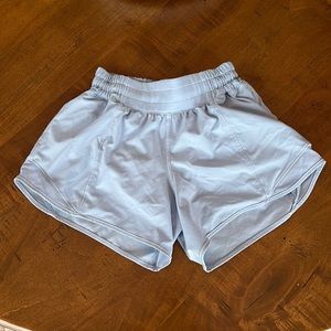 Lululemon Hotty Hot 4” Shorts Women’s 2 sky blue